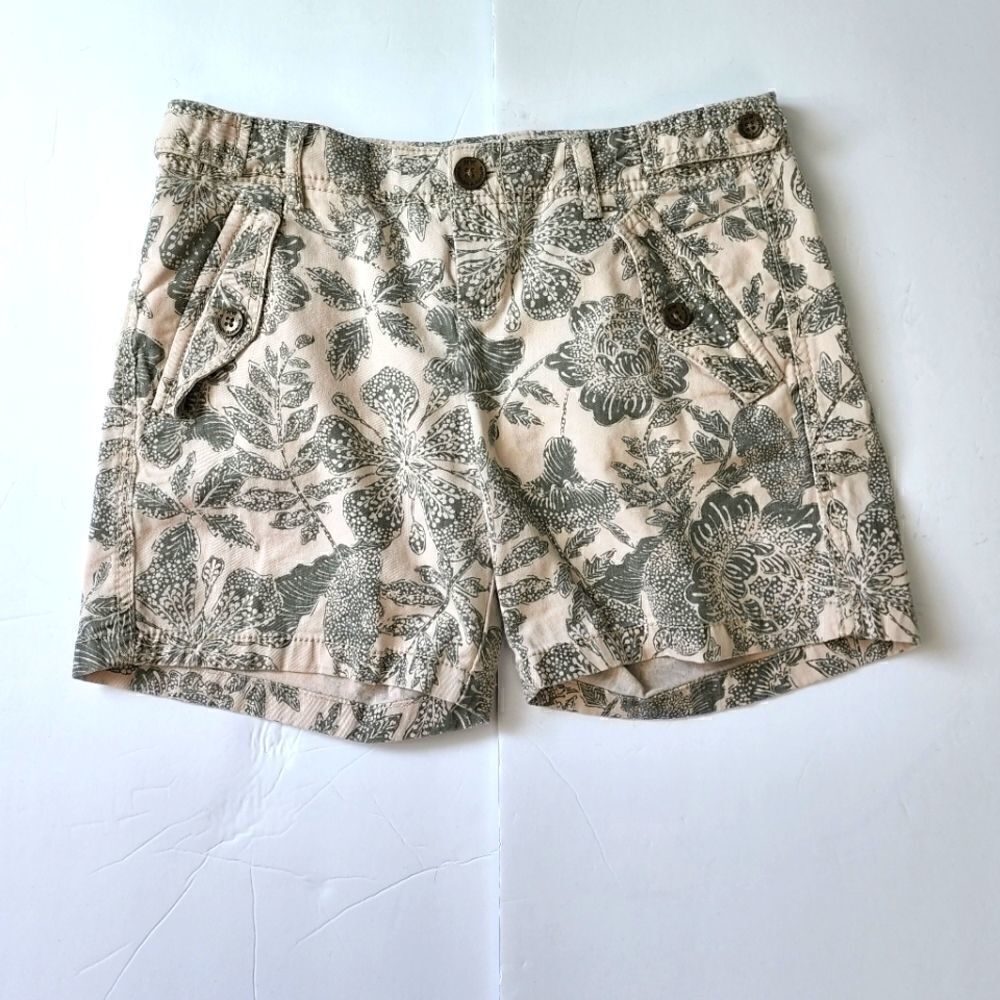 NINE WEST VINTAGE AMERICA MID RISE SHORTS OFF WHITE AND GREEN FLORAL SIZE 4